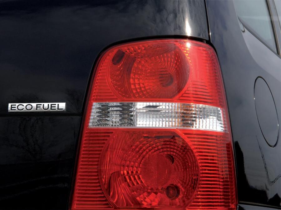  Volkswagen Touran 2.0 EcoFuel 2006 года  (фото 10 из 21)